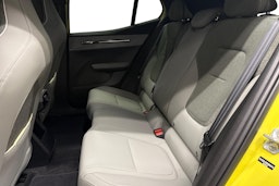 keltainen Volvo EX30 2024 kuva 11.