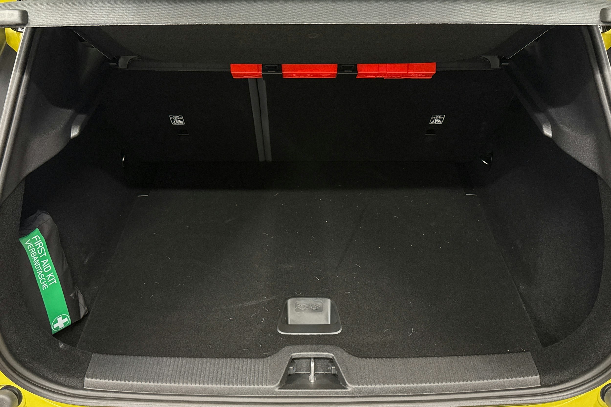 keltainen Volvo EX30 2024 kuva 23.