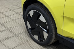 keltainen Volvo EX30 2024 kuva 27.