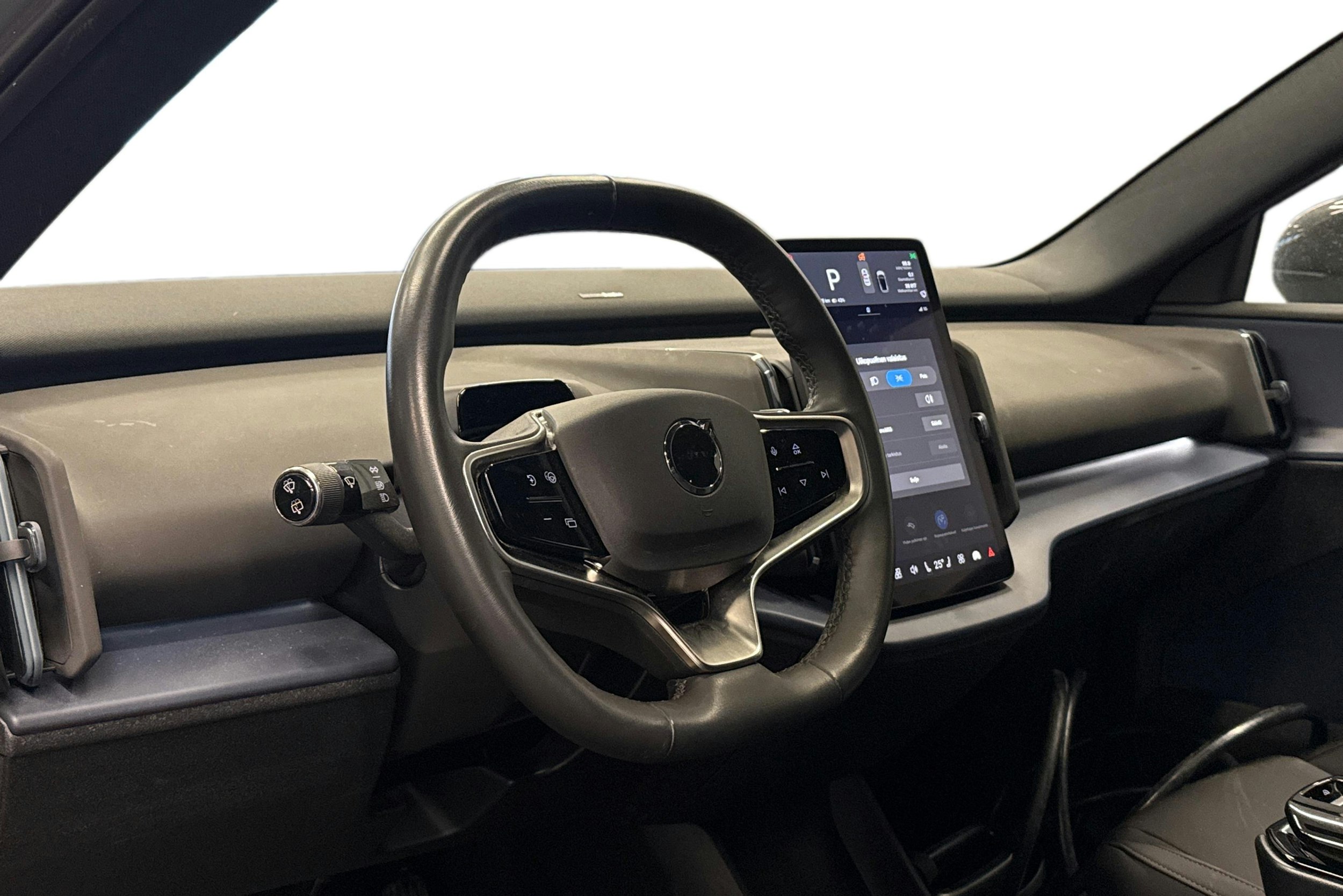 harmaa Volvo EX30 2024 kuva 3.