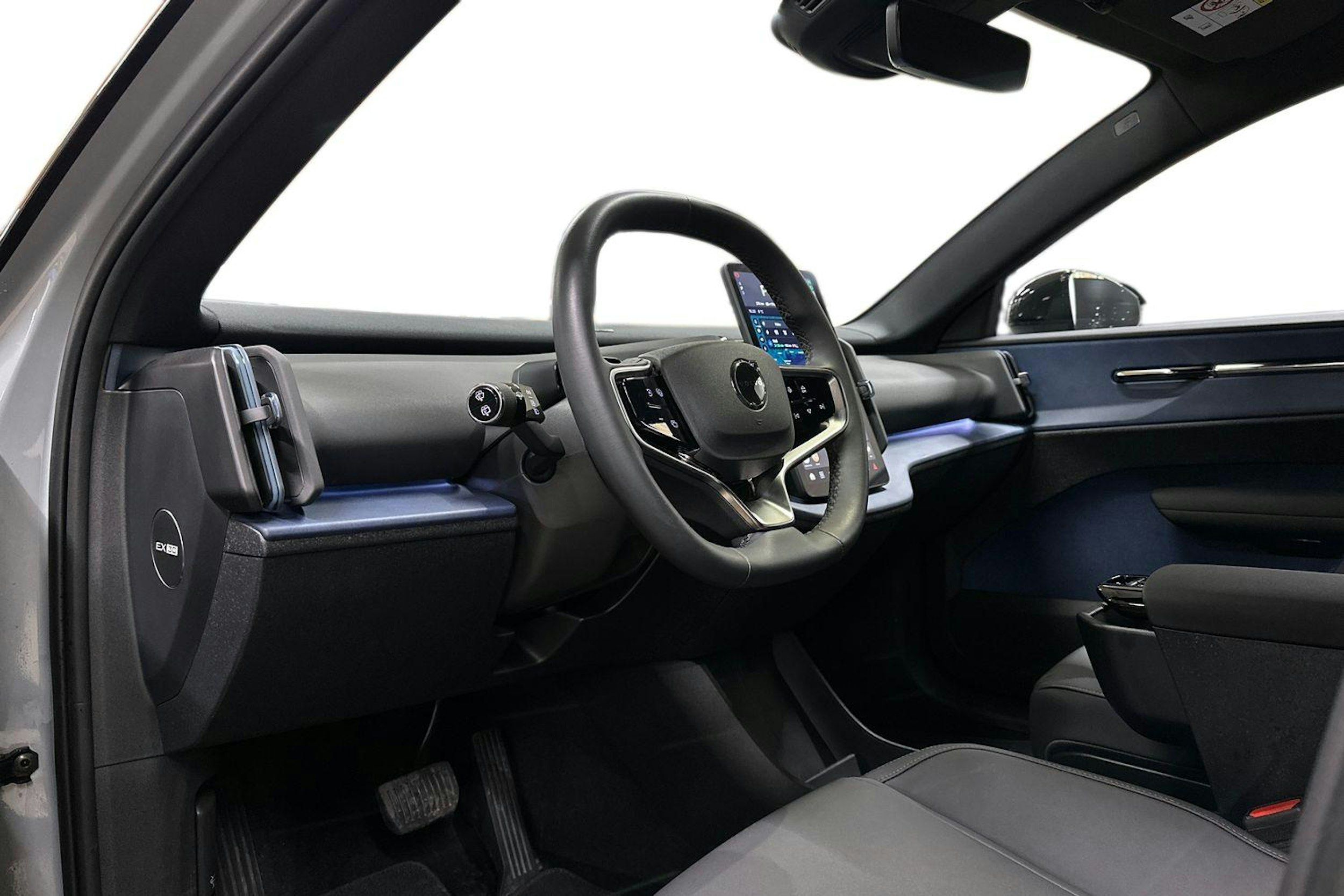 harmaa Volvo EX30 2024 kuva 7.