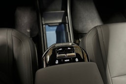 harmaa Volvo EX30 2024 kuva 23.