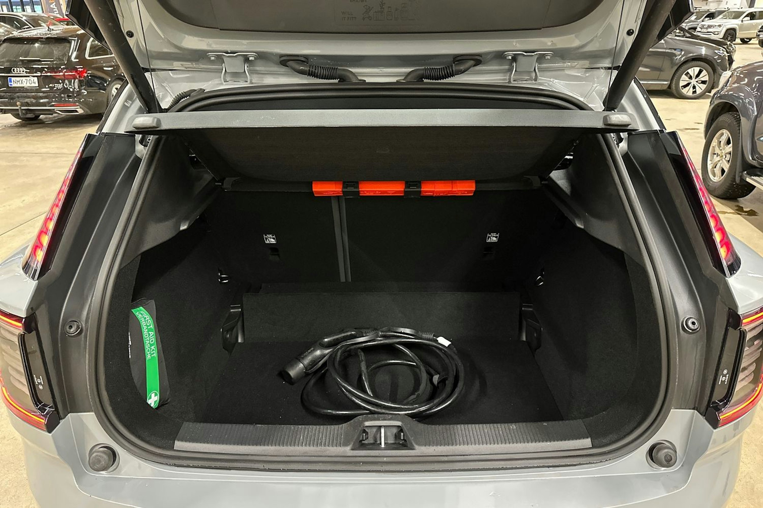 harmaa Volvo EX30 2024 kuva 26.