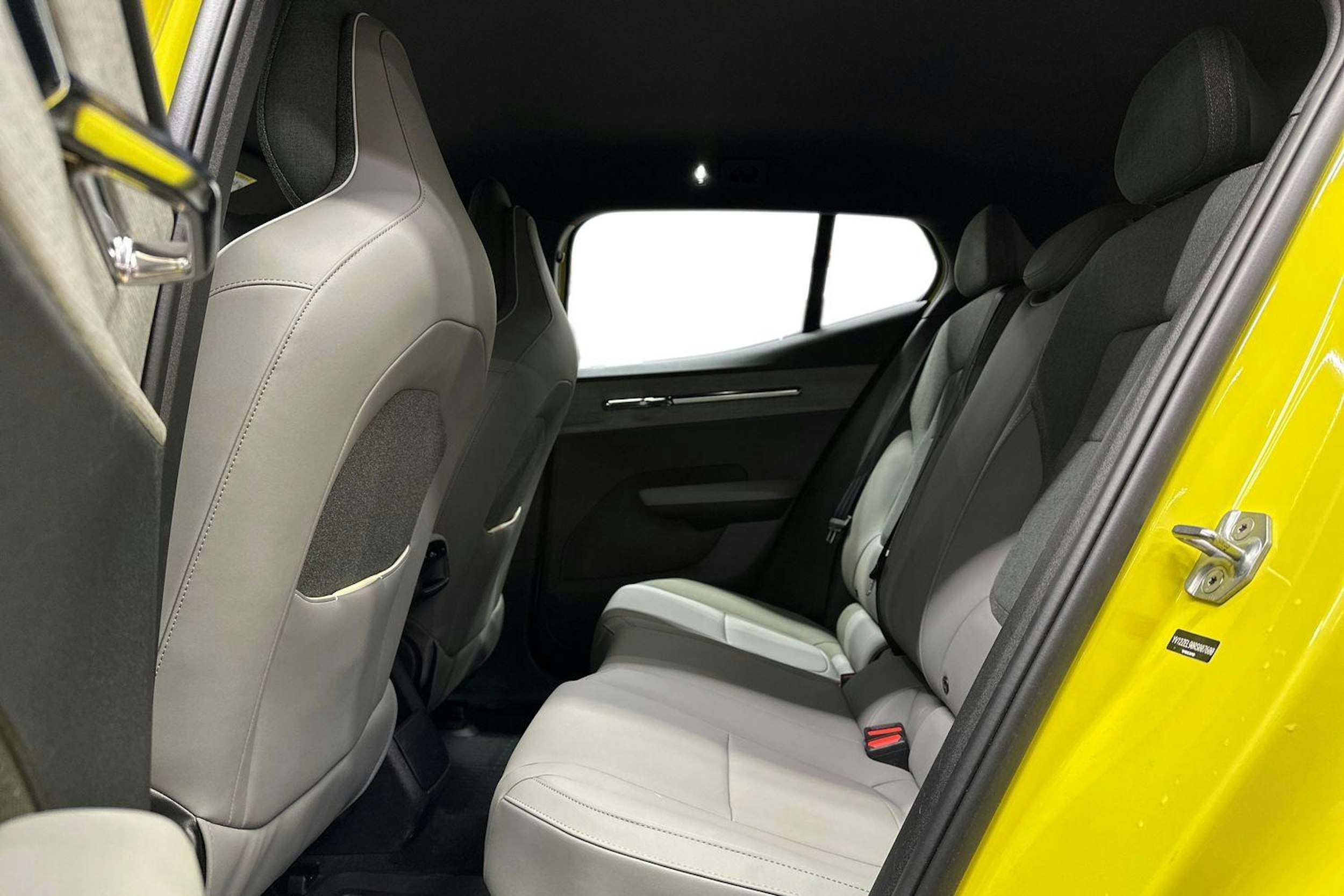 keltainen Volvo EX30 2024 kuva 10.