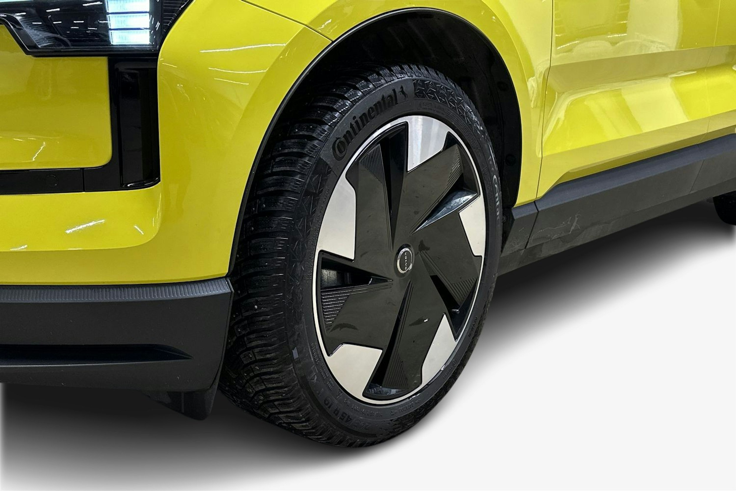 keltainen Volvo EX30 2024 kuva 11.