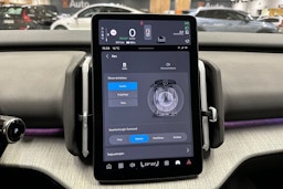 keltainen Volvo EX30 2024 kuva 18.