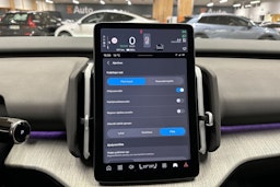 keltainen Volvo EX30 2024 kuva 21.