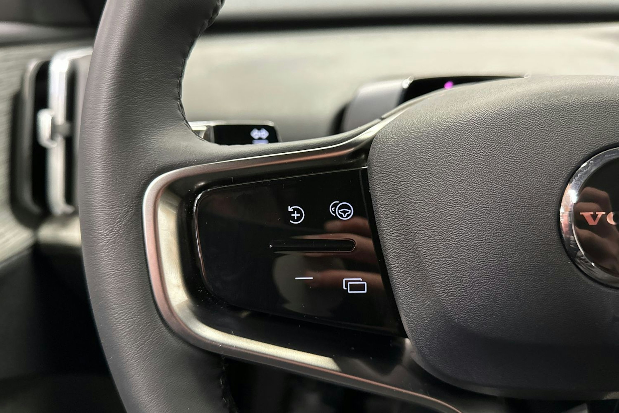 keltainen Volvo EX30 2024 kuva 26.