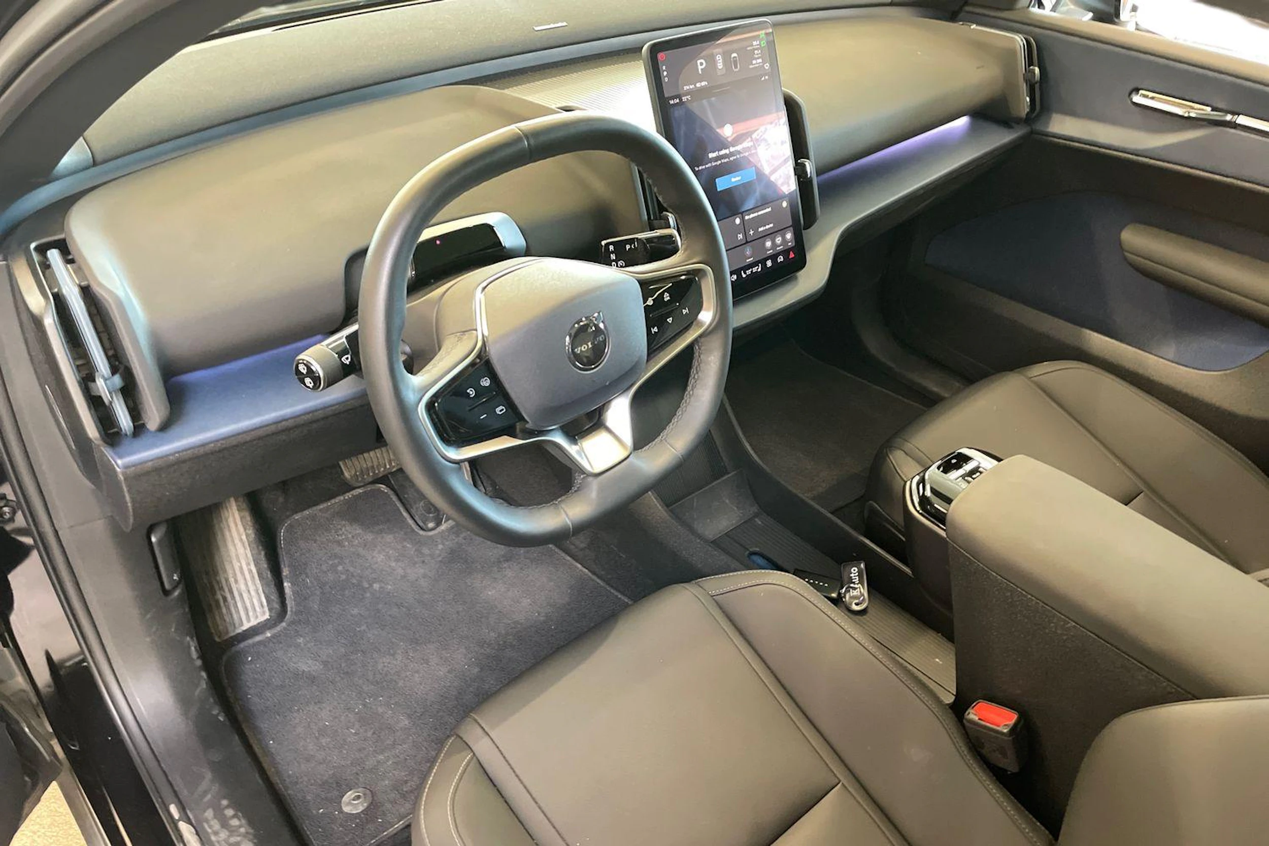 musta Volvo EX30 2024 kuva 3.