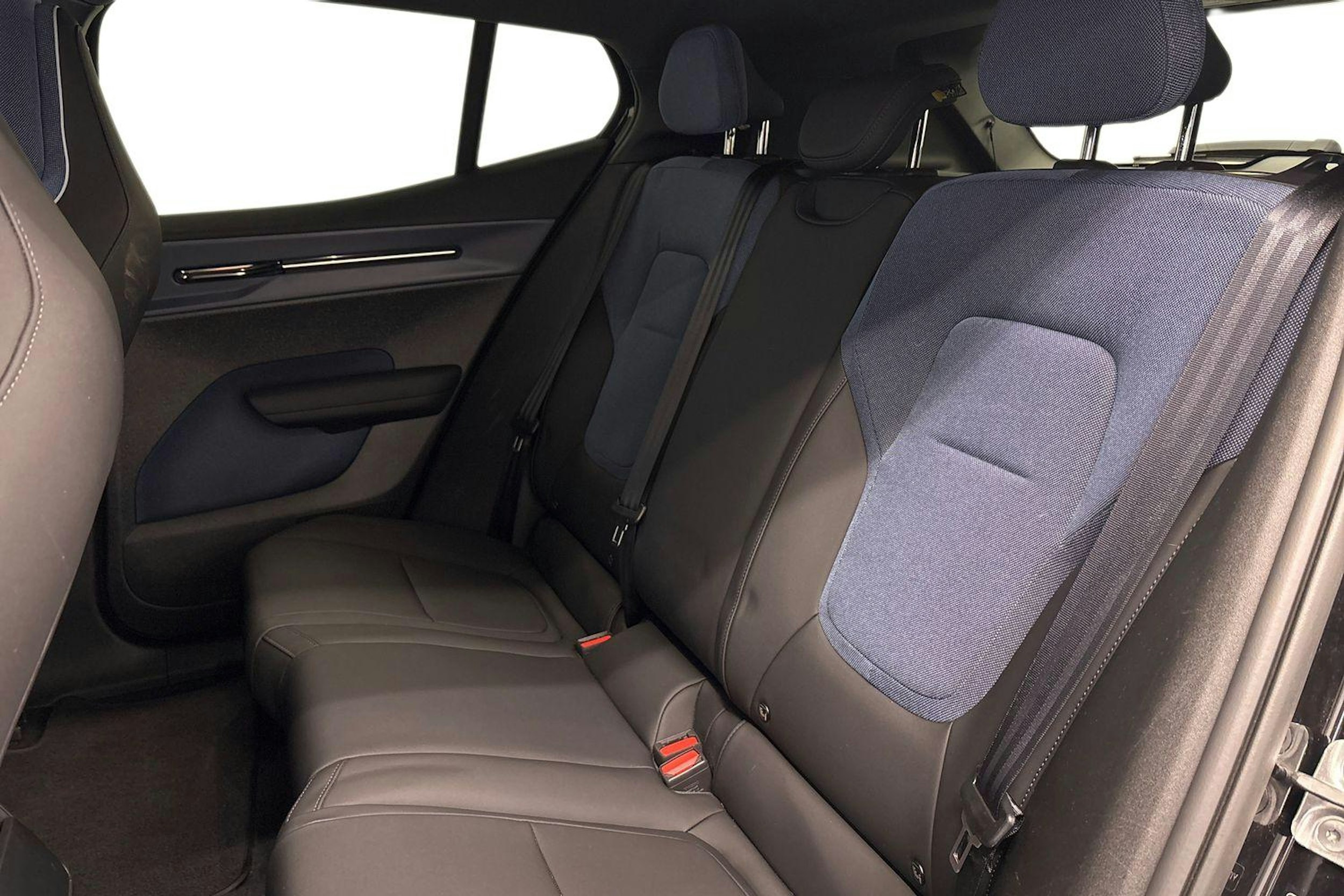 musta Volvo EX30 2024 kuva 10.