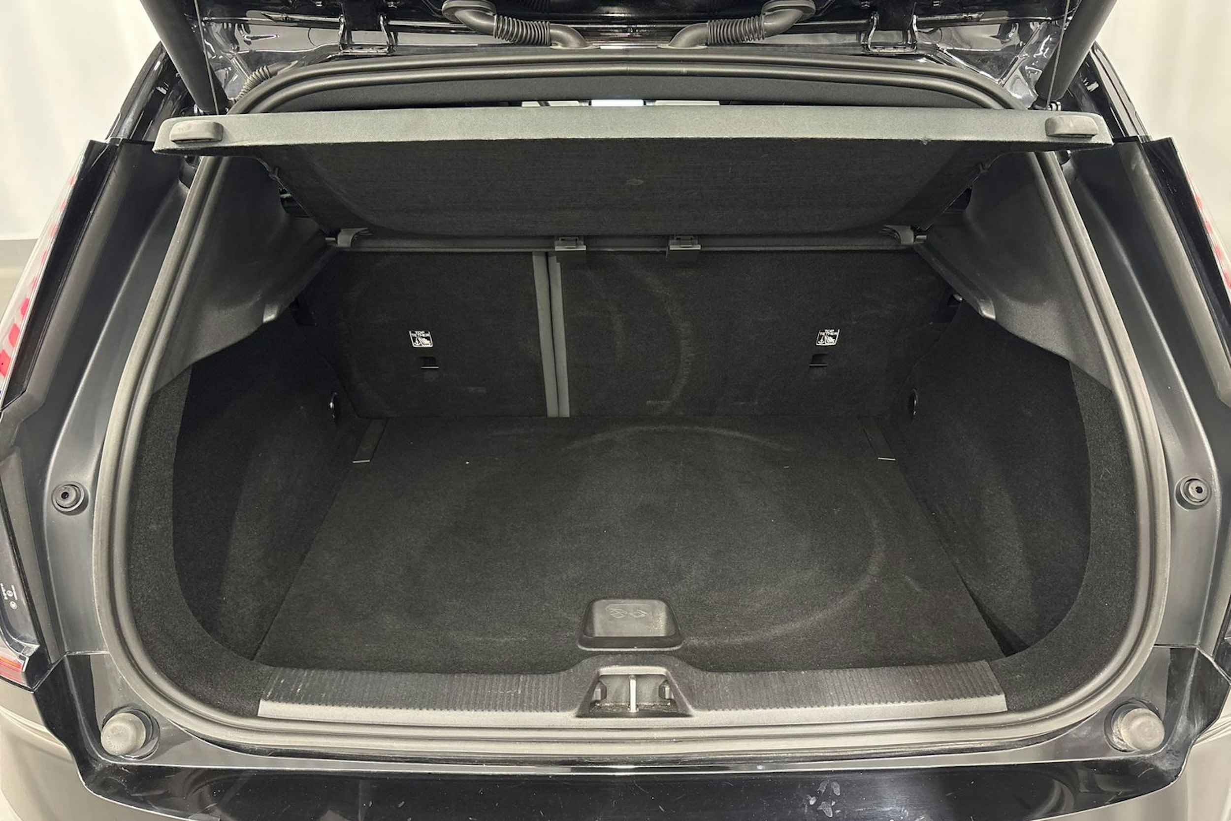 musta Volvo EX30 2024 kuva 15.