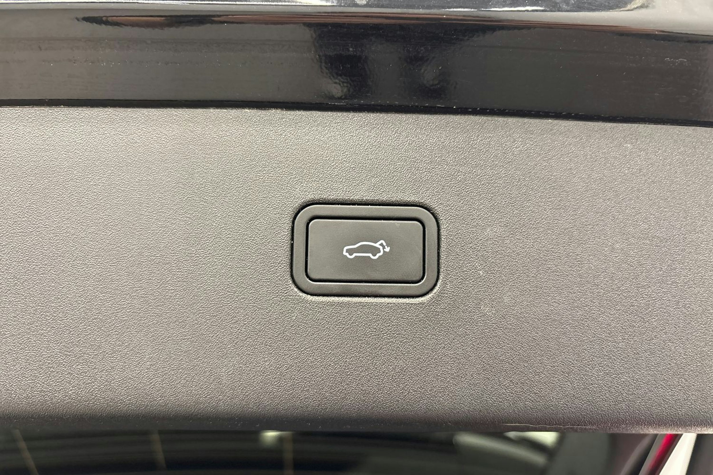 musta Volvo EX30 2024 kuva 16.