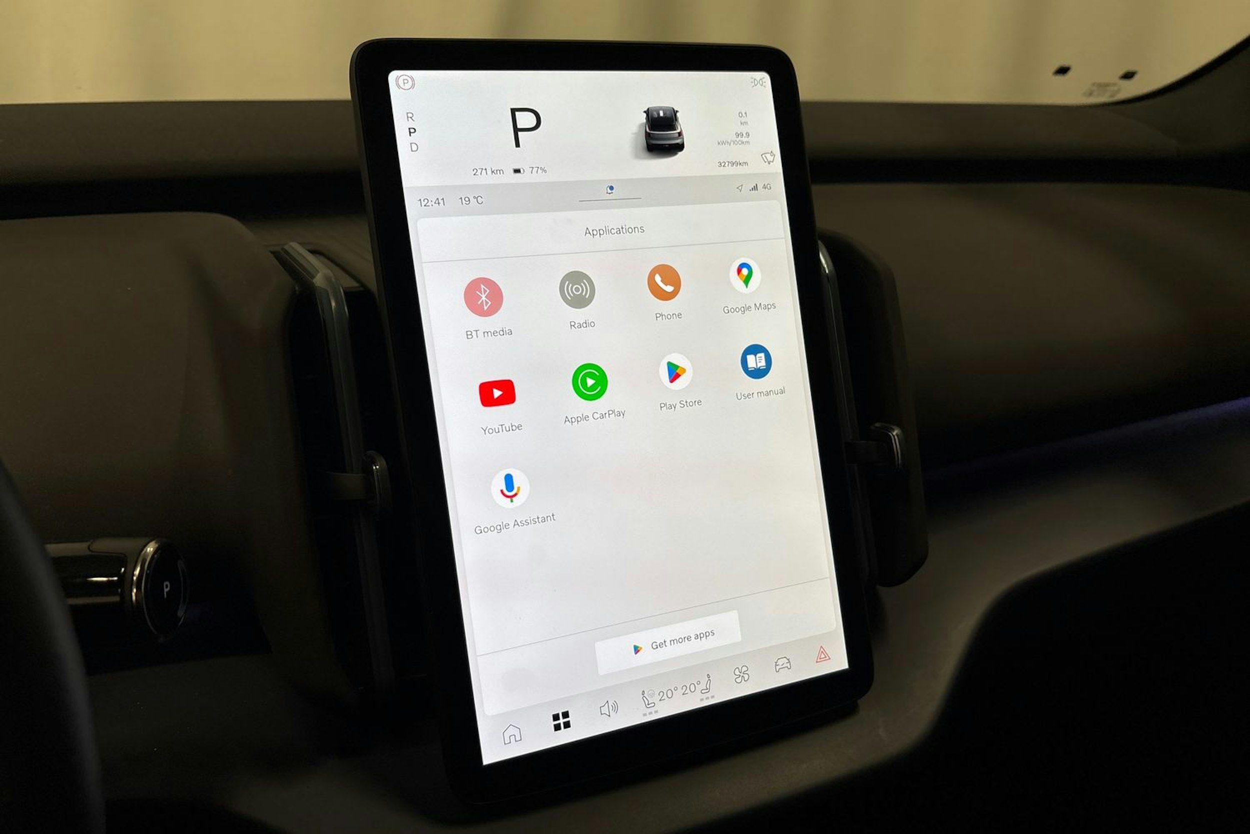 musta Volvo EX30 2024 kuva 21.