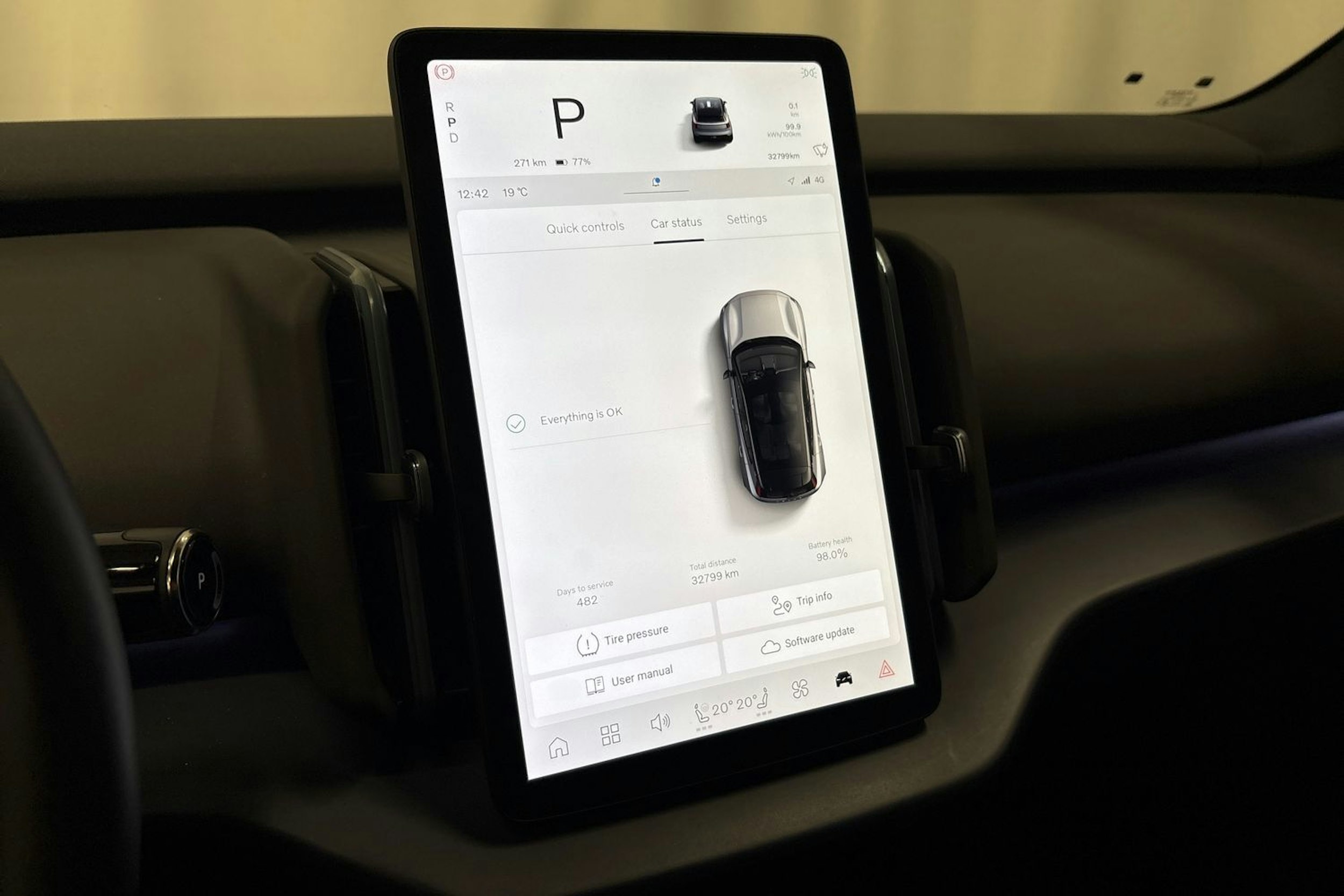 musta Volvo EX30 2024 kuva 24.