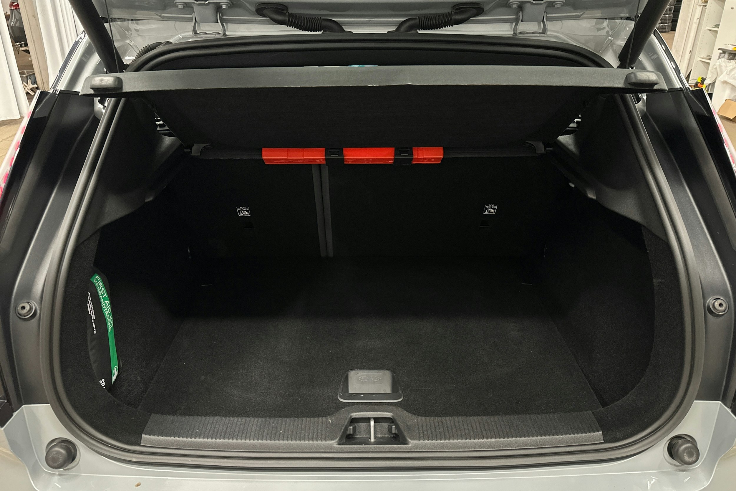 harmaa Volvo EX30 2024 kuva 14.