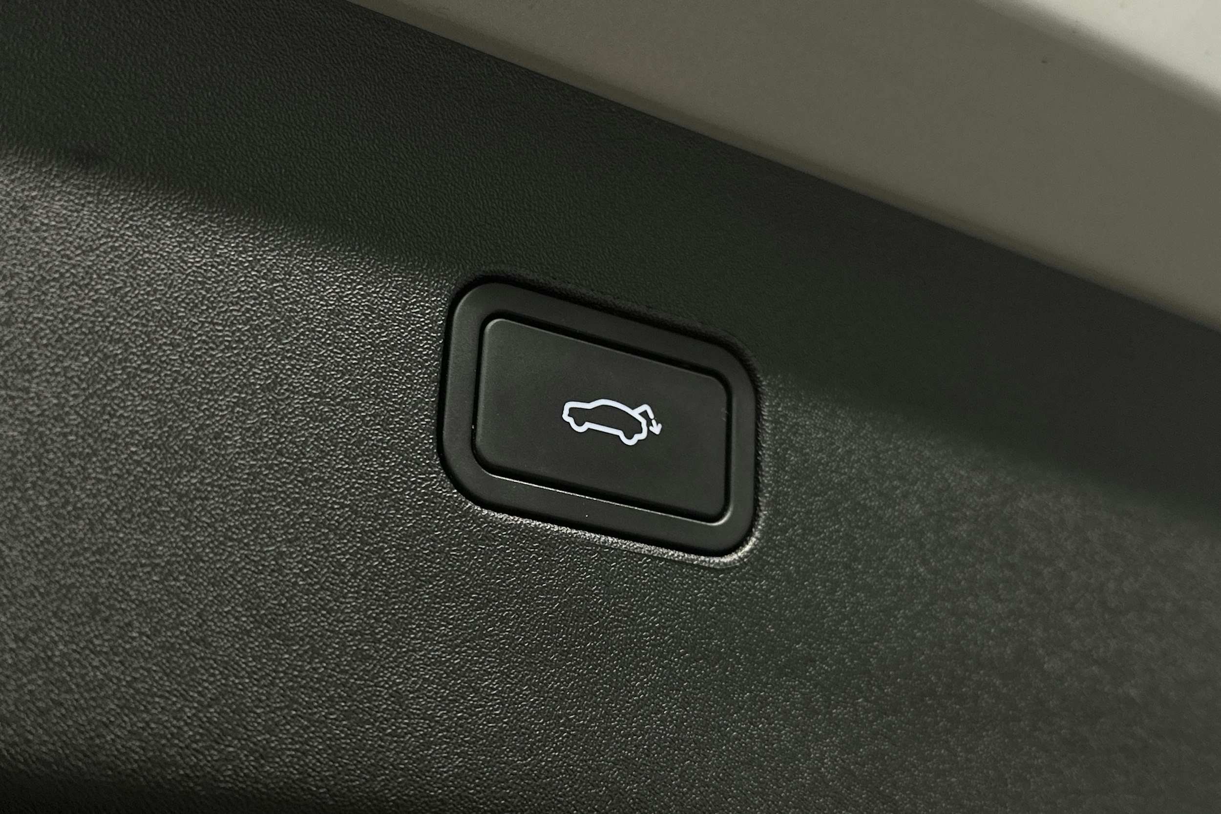 harmaa Volvo EX30 2024 kuva 15.