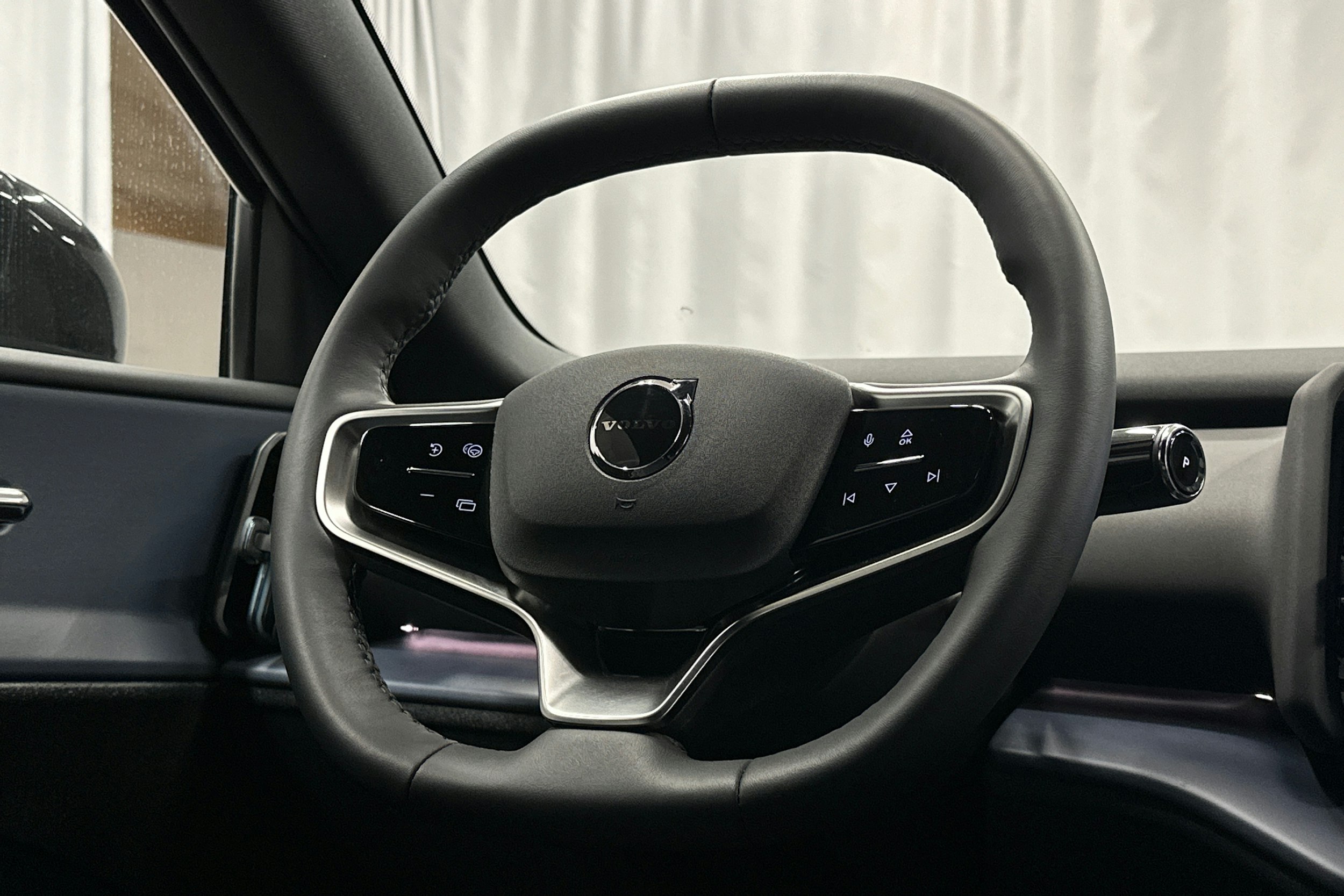 harmaa Volvo EX30 2024 kuva 17.