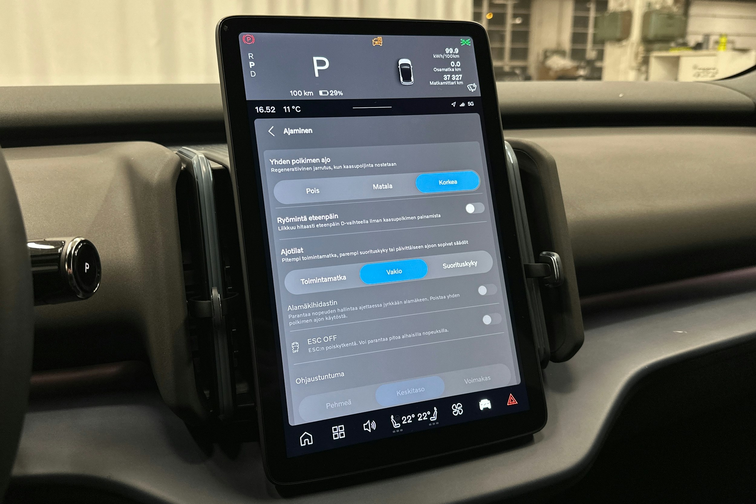 harmaa Volvo EX30 2024 kuva 23.