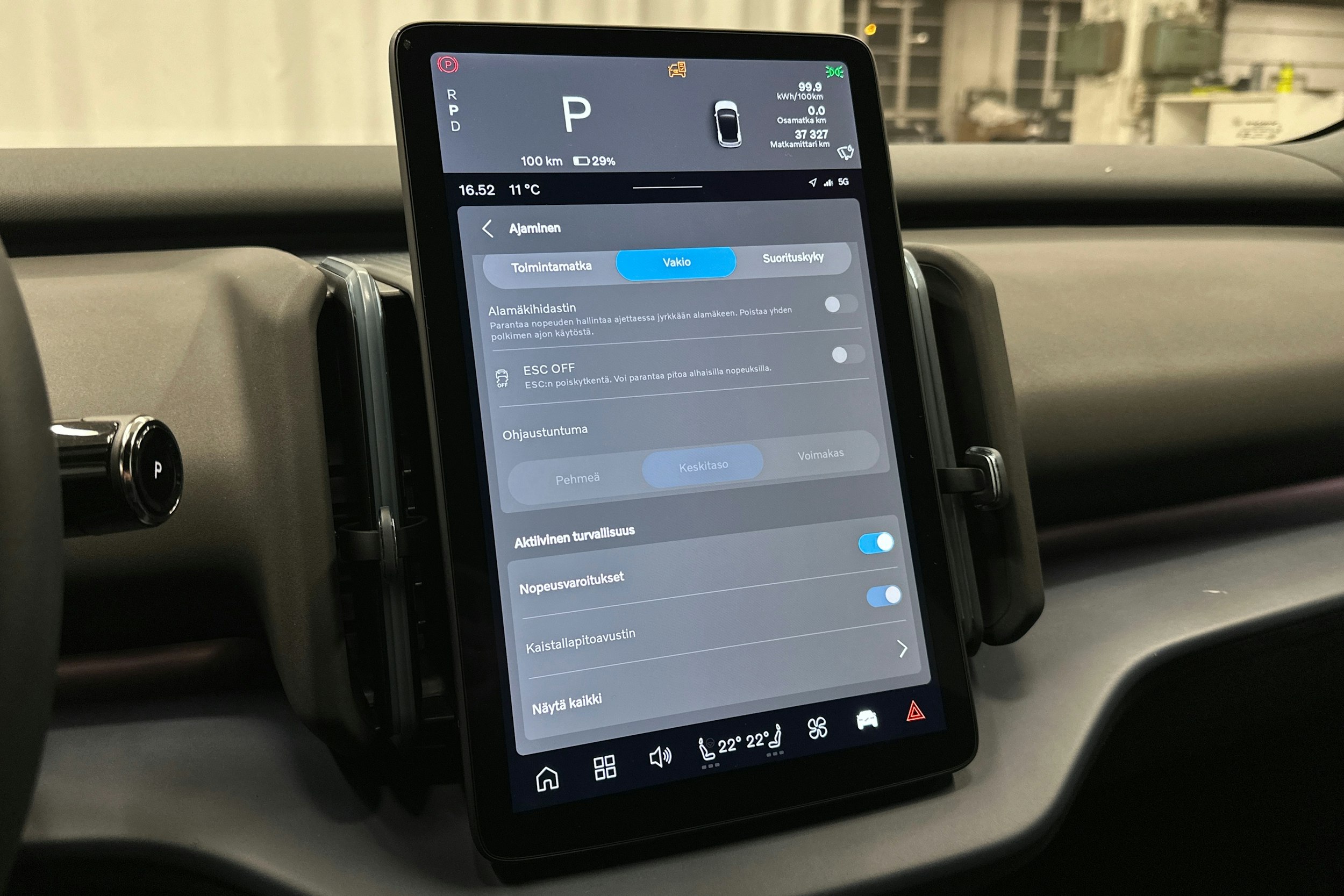 harmaa Volvo EX30 2024 kuva 24.