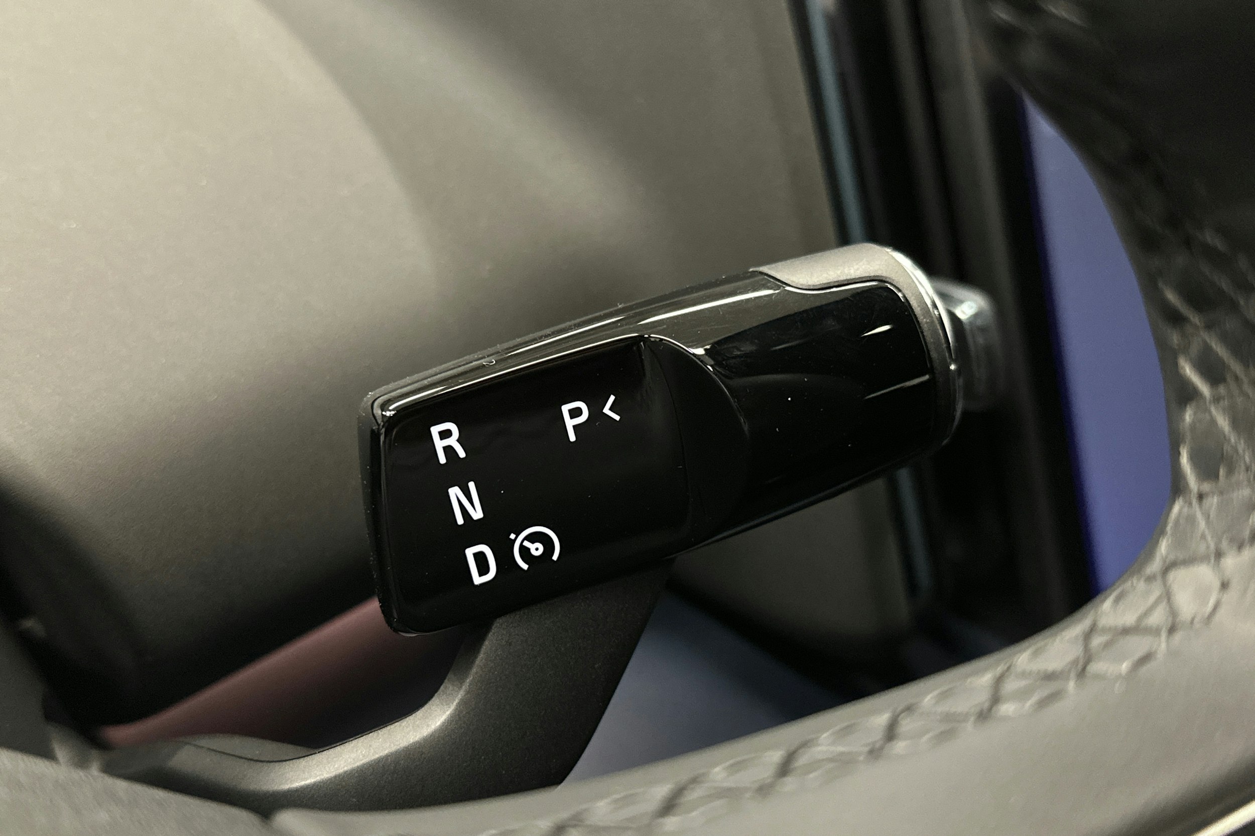 harmaa Volvo EX30 2024 kuva 28.