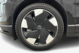 musta Volvo EX30 2024 kuva 12.