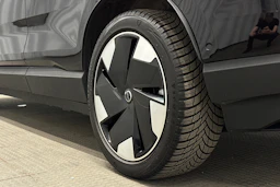 musta Volvo EX30 2024 kuva 13.