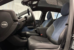 musta Volvo EX30 2024 kuva 17.