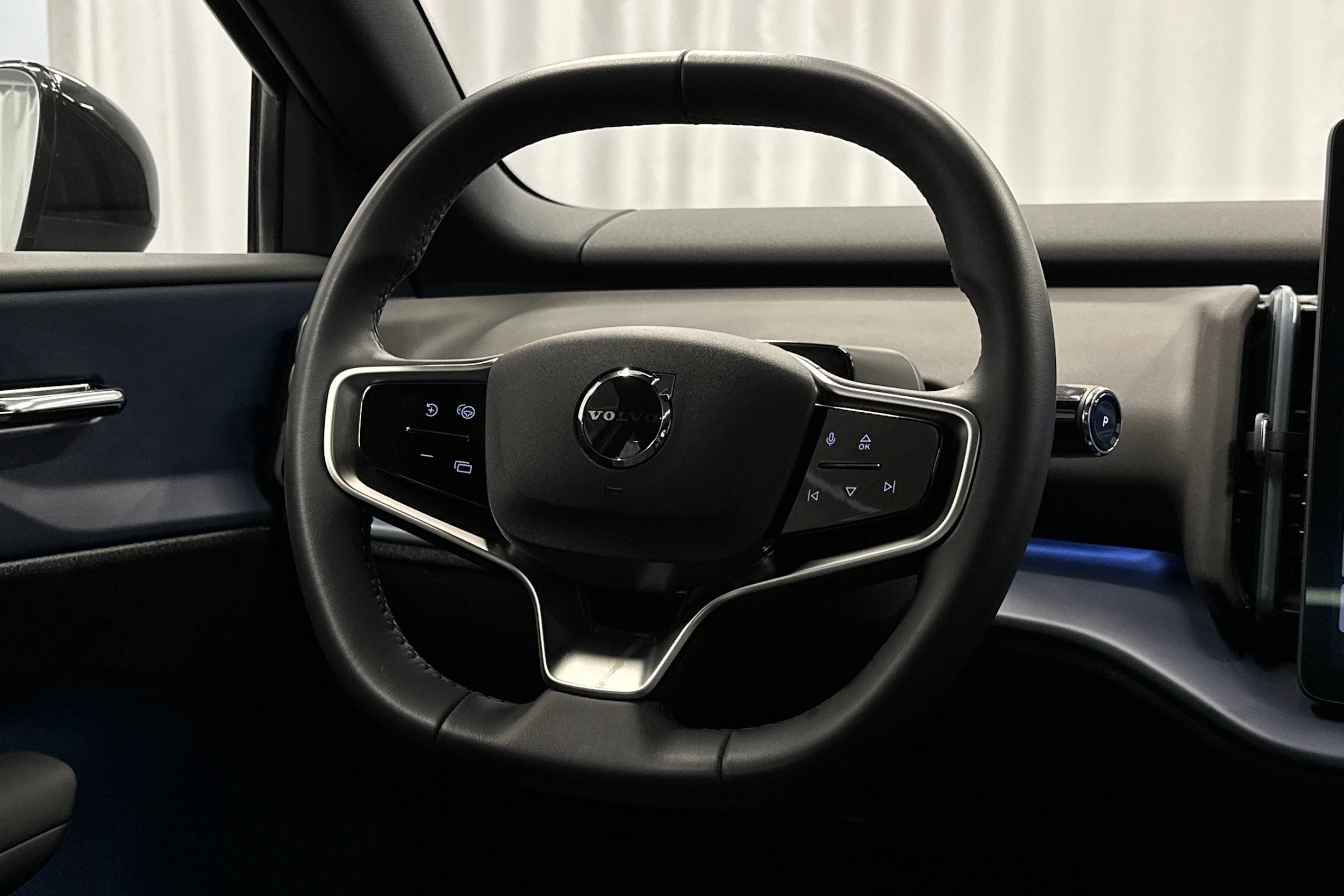 musta Volvo EX30 2024 kuva 20.