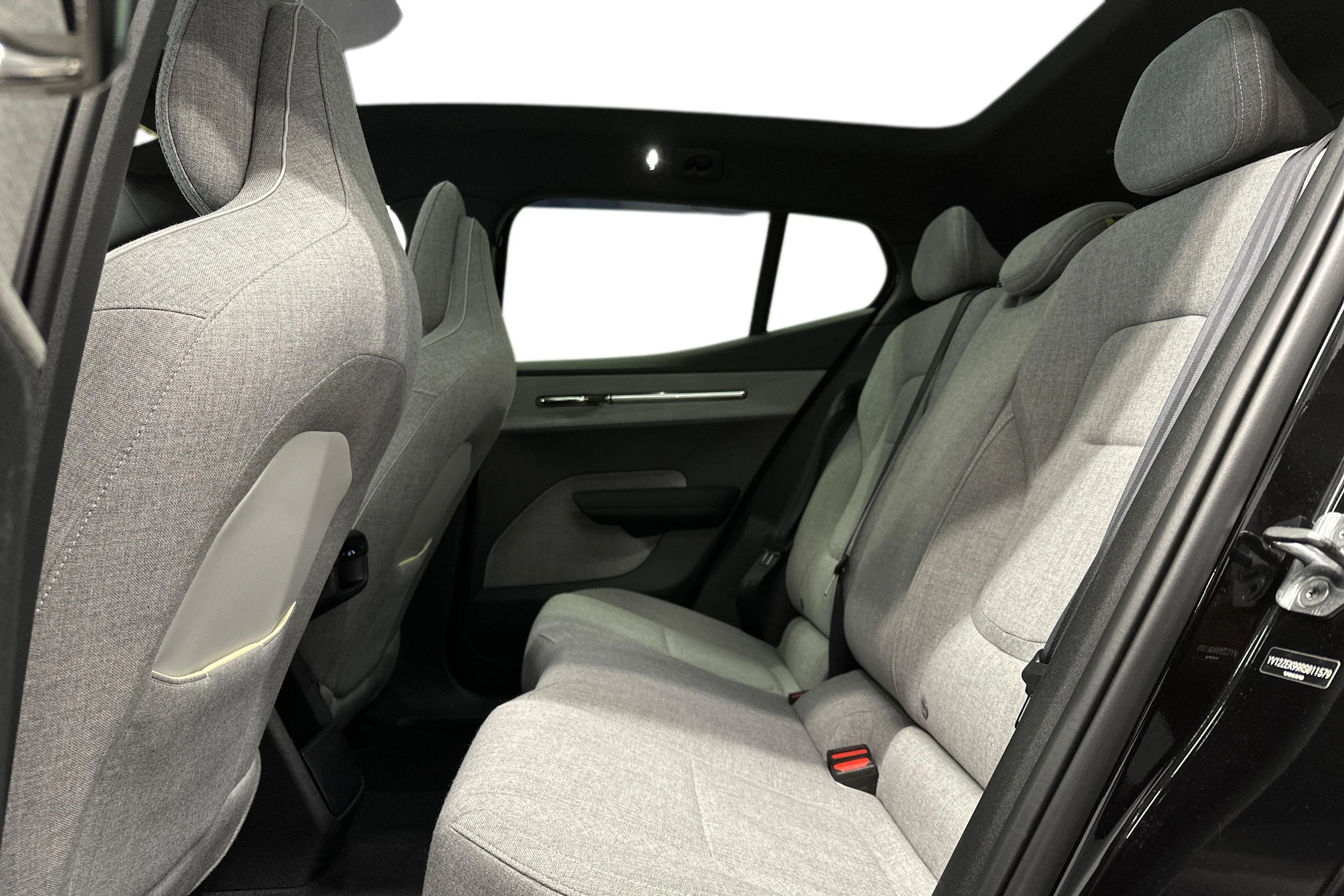musta Volvo EX30 2024 kuva 11.