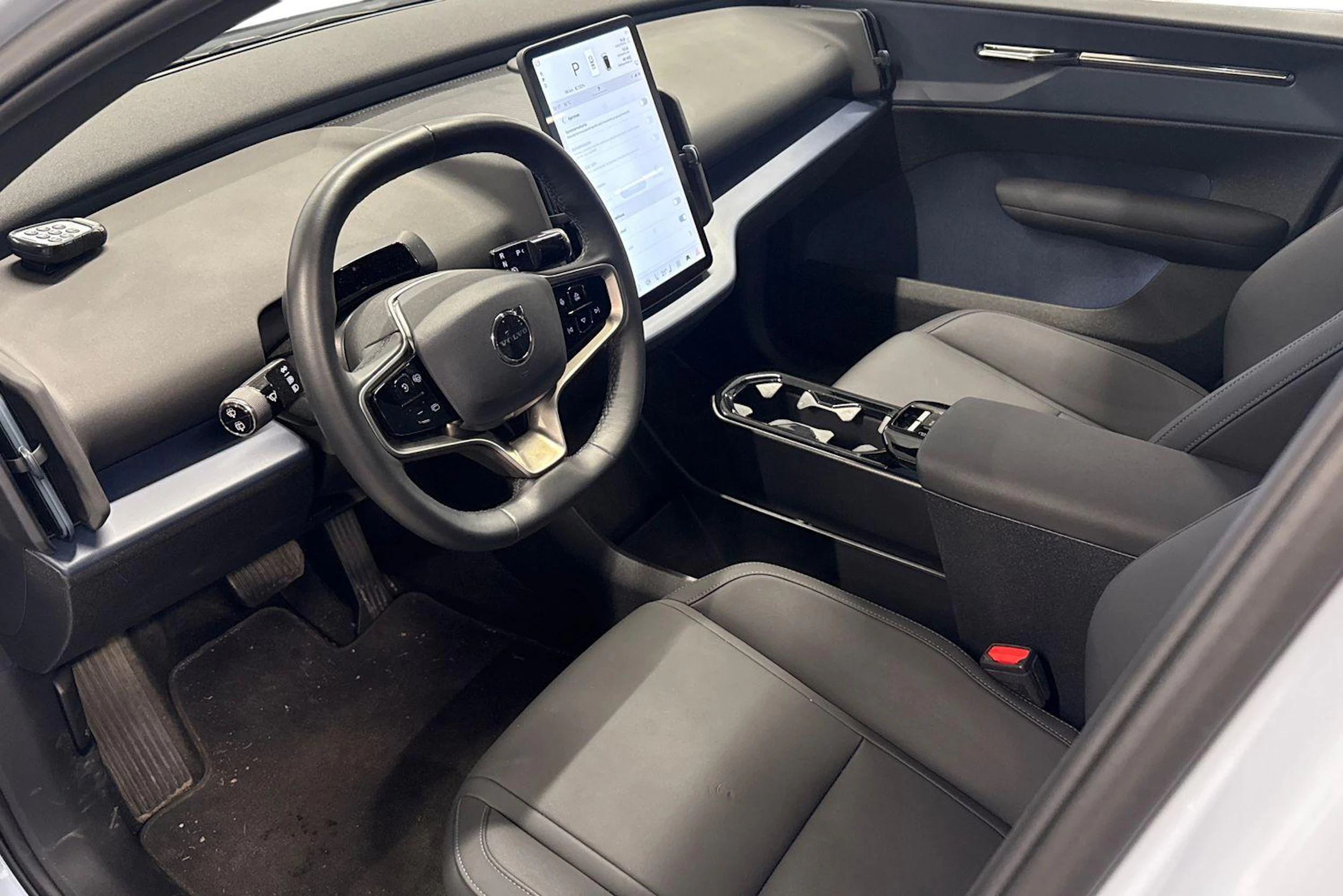 sininen Volvo EX30 2025 kuva 3.