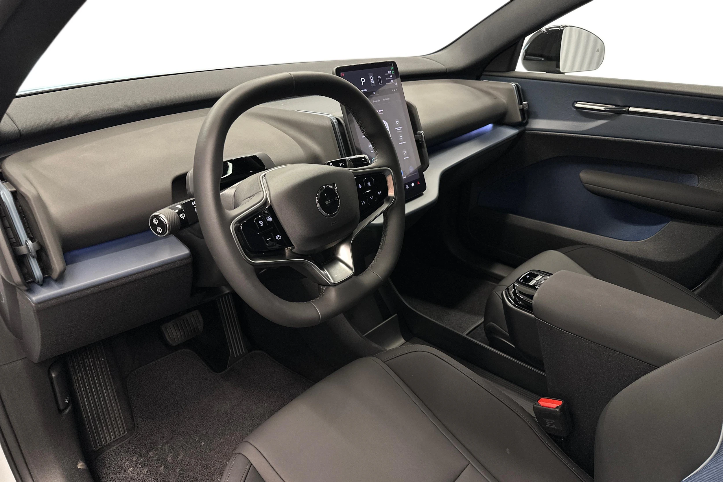valkoinen Volvo EX30 Cross Country 2025 kuva 6.