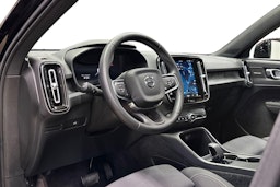 musta Volvo EX40 2025 kuva 7.