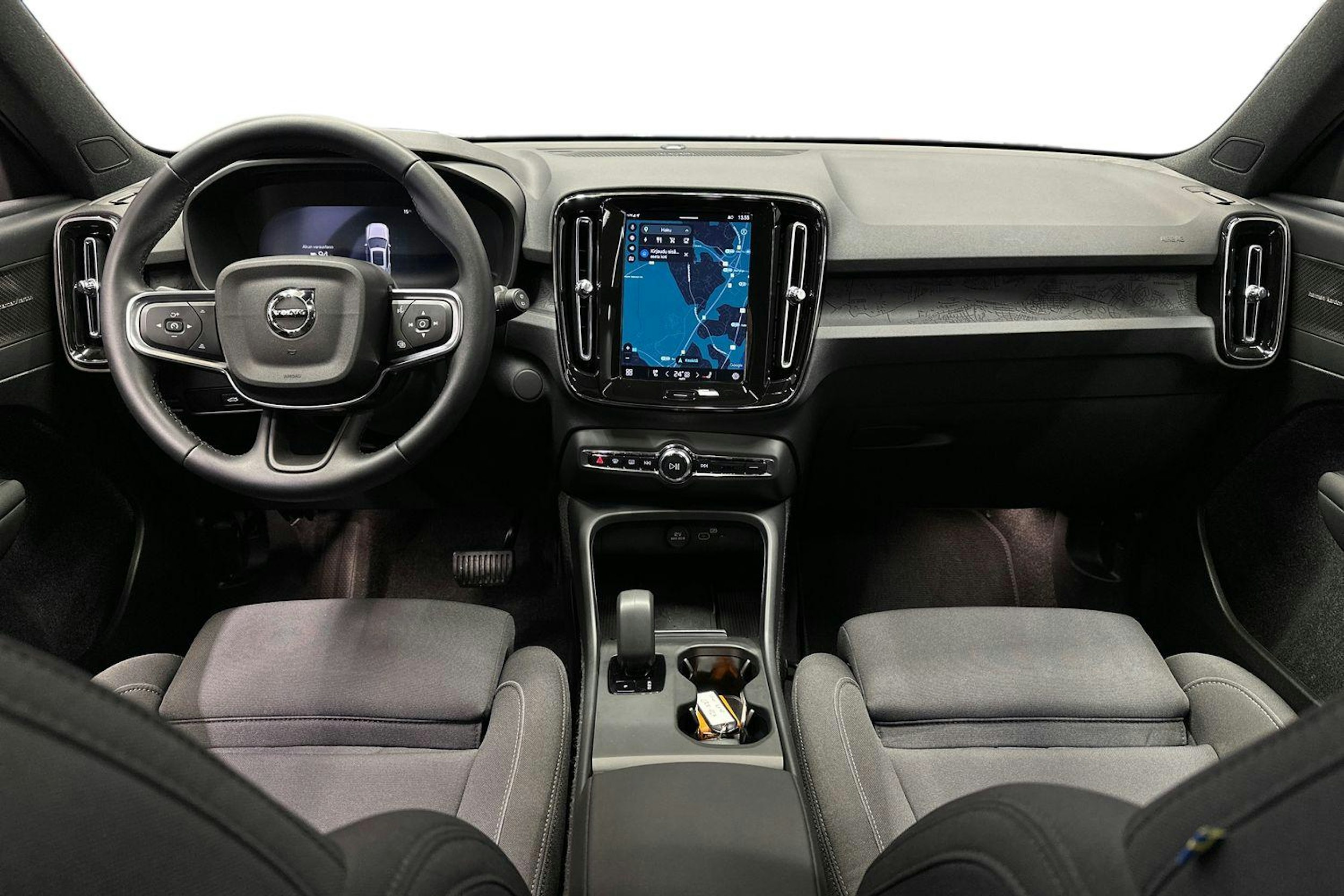 musta Volvo EX40 2025 kuva 9.