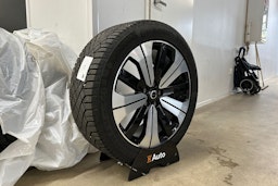 musta Volvo EX40 2025 kuva 13.