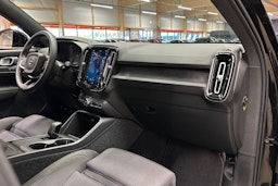 musta Volvo EX40 2025 kuva 14.