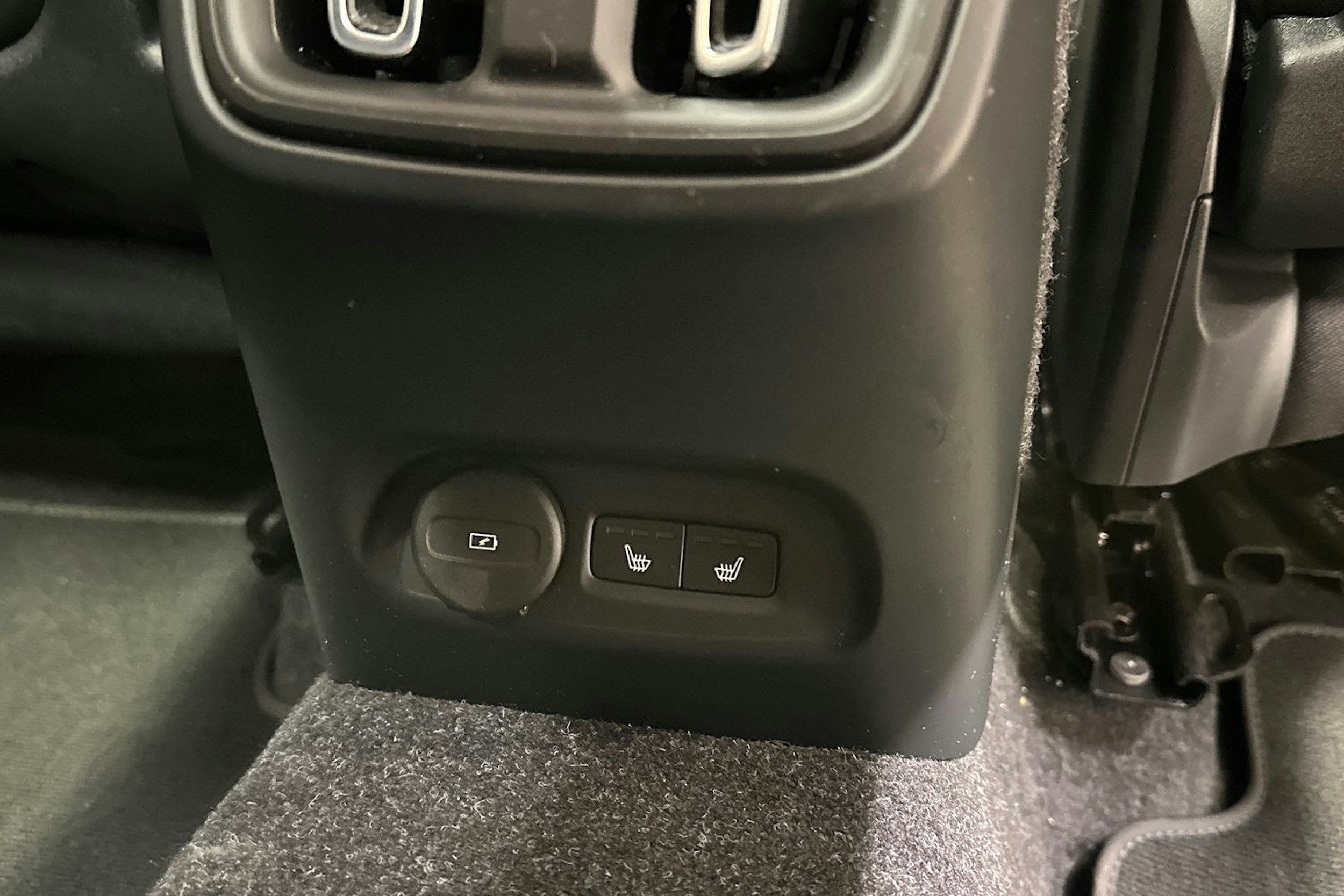 musta Volvo EX40 2025 kuva 17.