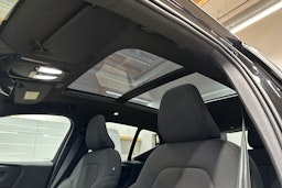 musta Volvo EX40 2025 kuva 19.