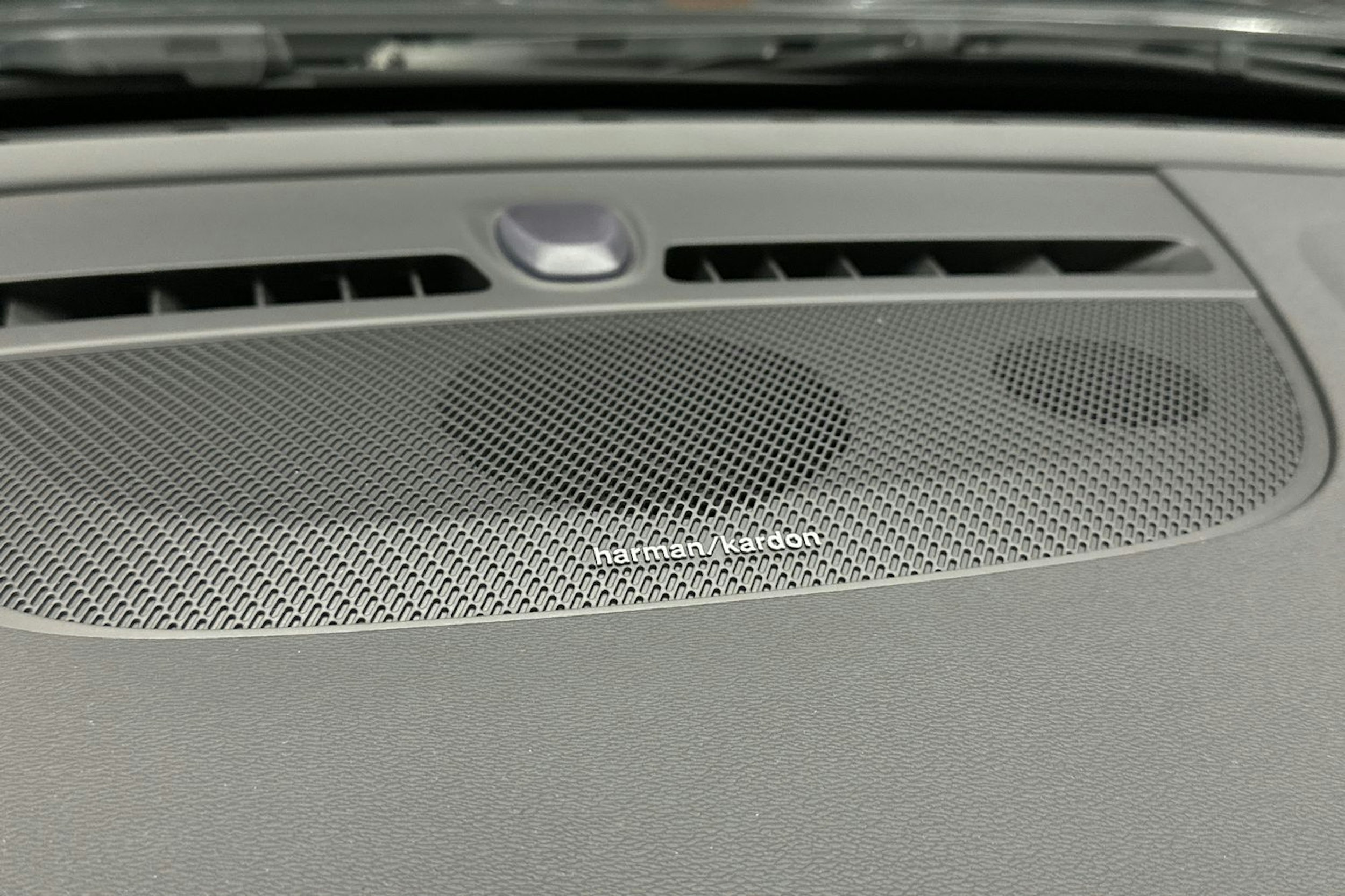 musta Volvo EX40 2025 kuva 21.