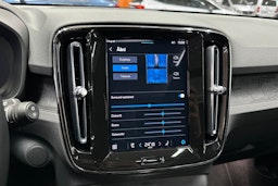 musta Volvo EX40 2025 kuva 22.