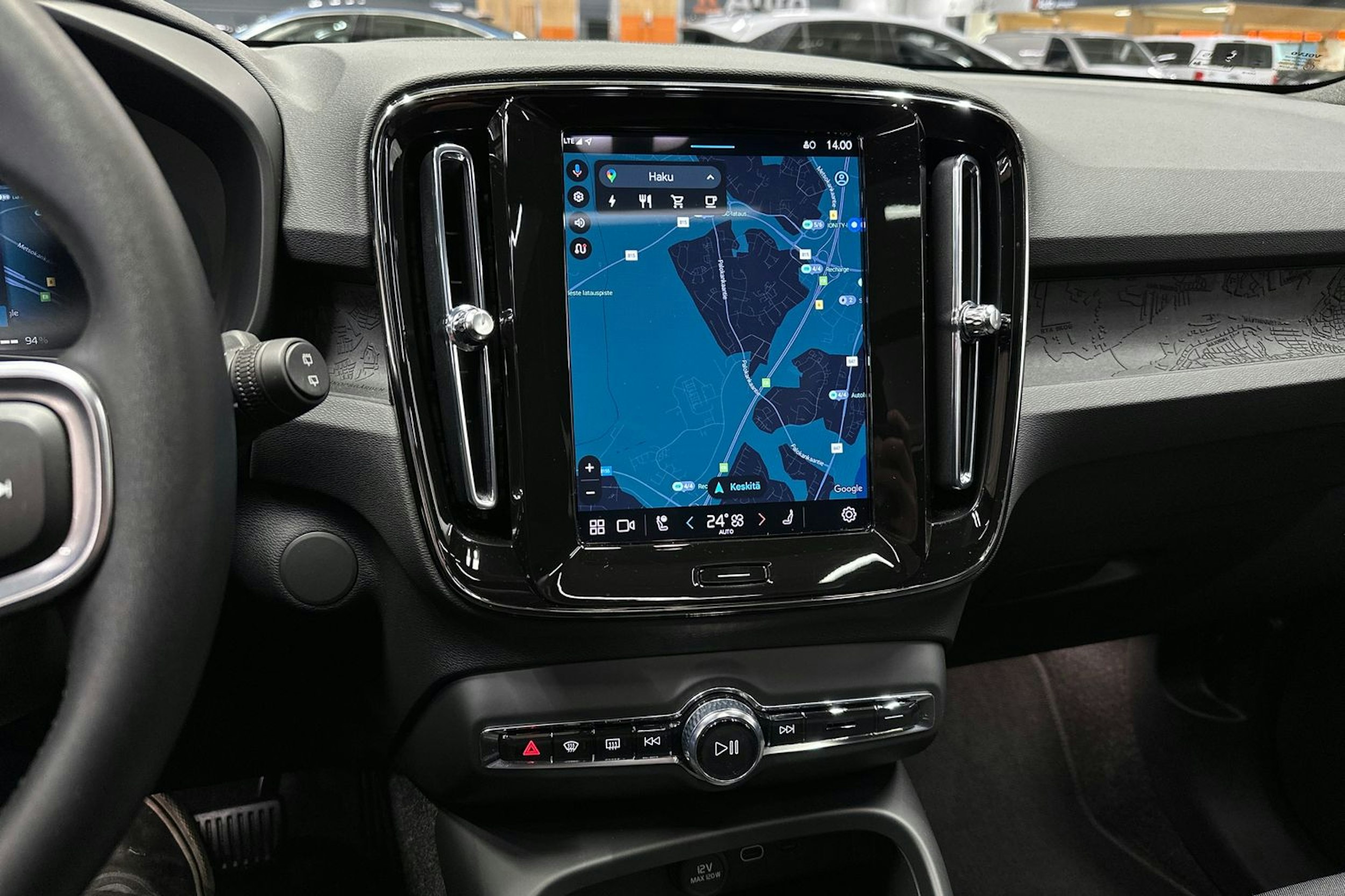 musta Volvo EX40 2025 kuva 25.