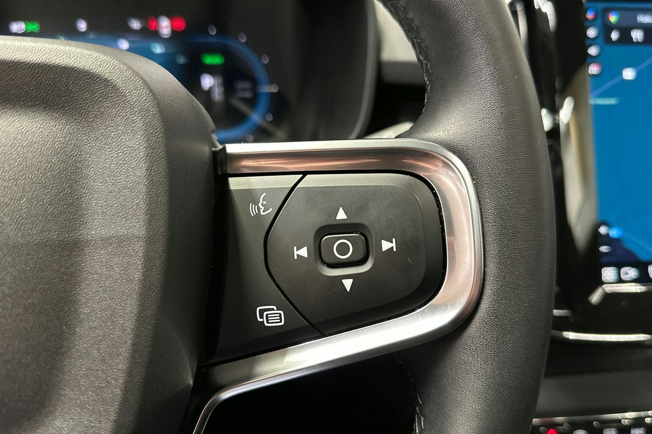 musta Volvo EX40 2025 kuva 32.