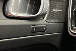 musta Volvo EX40 2025 kuva 34.