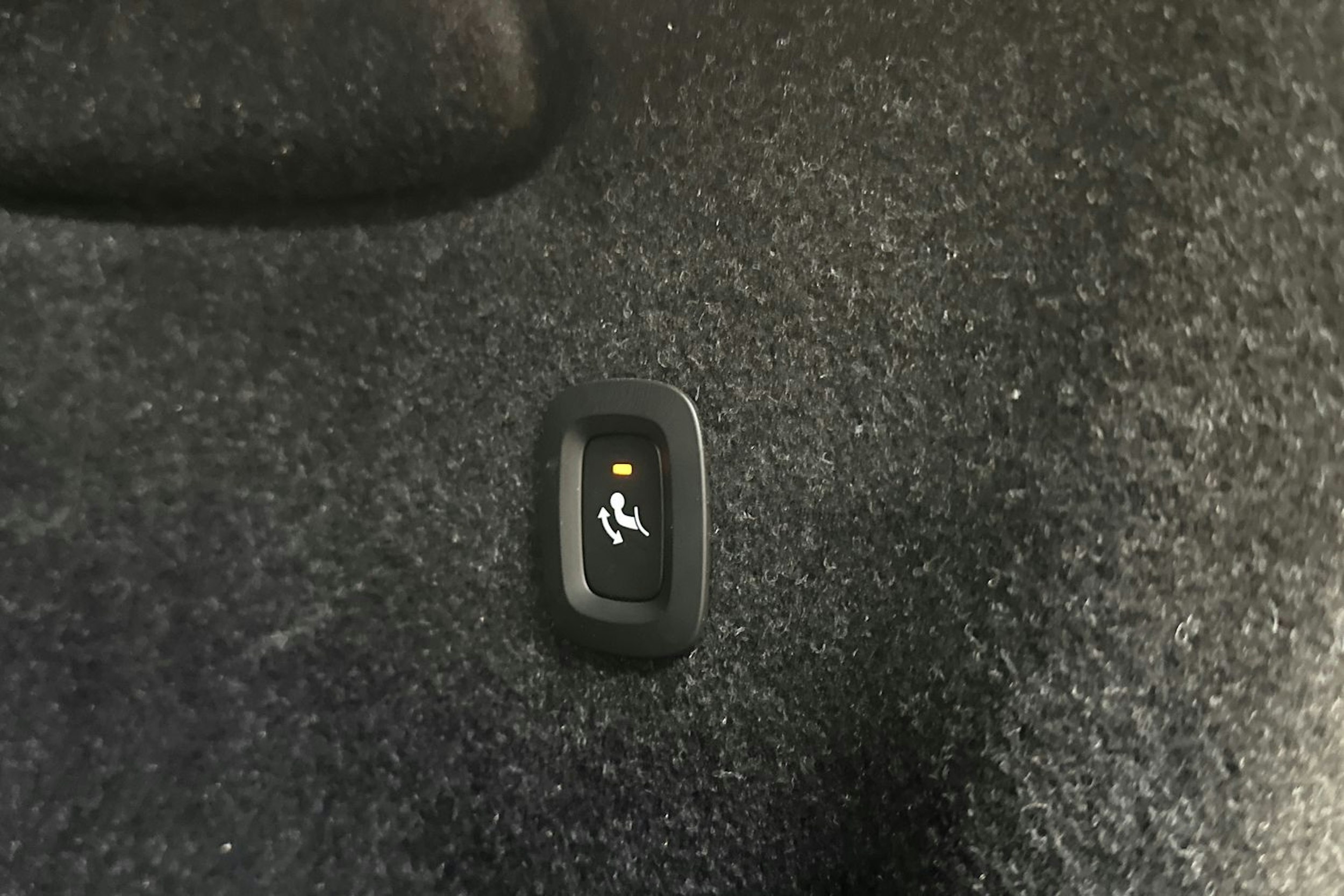 musta Volvo EX40 2025 kuva 36.