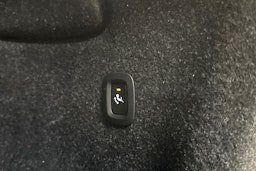 musta Volvo EX40 2025 kuva 36.