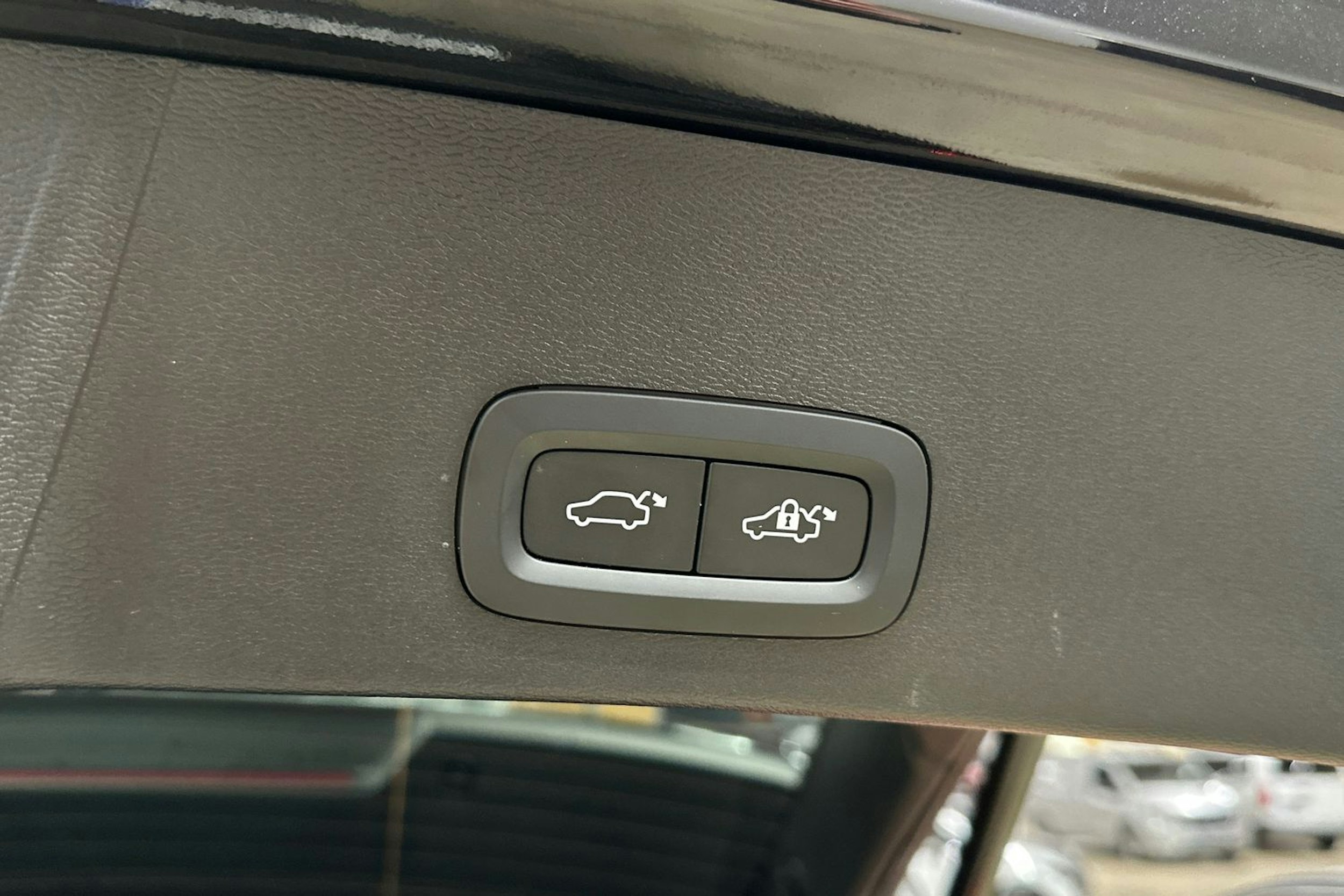 musta Volvo EX40 2025 kuva 38.