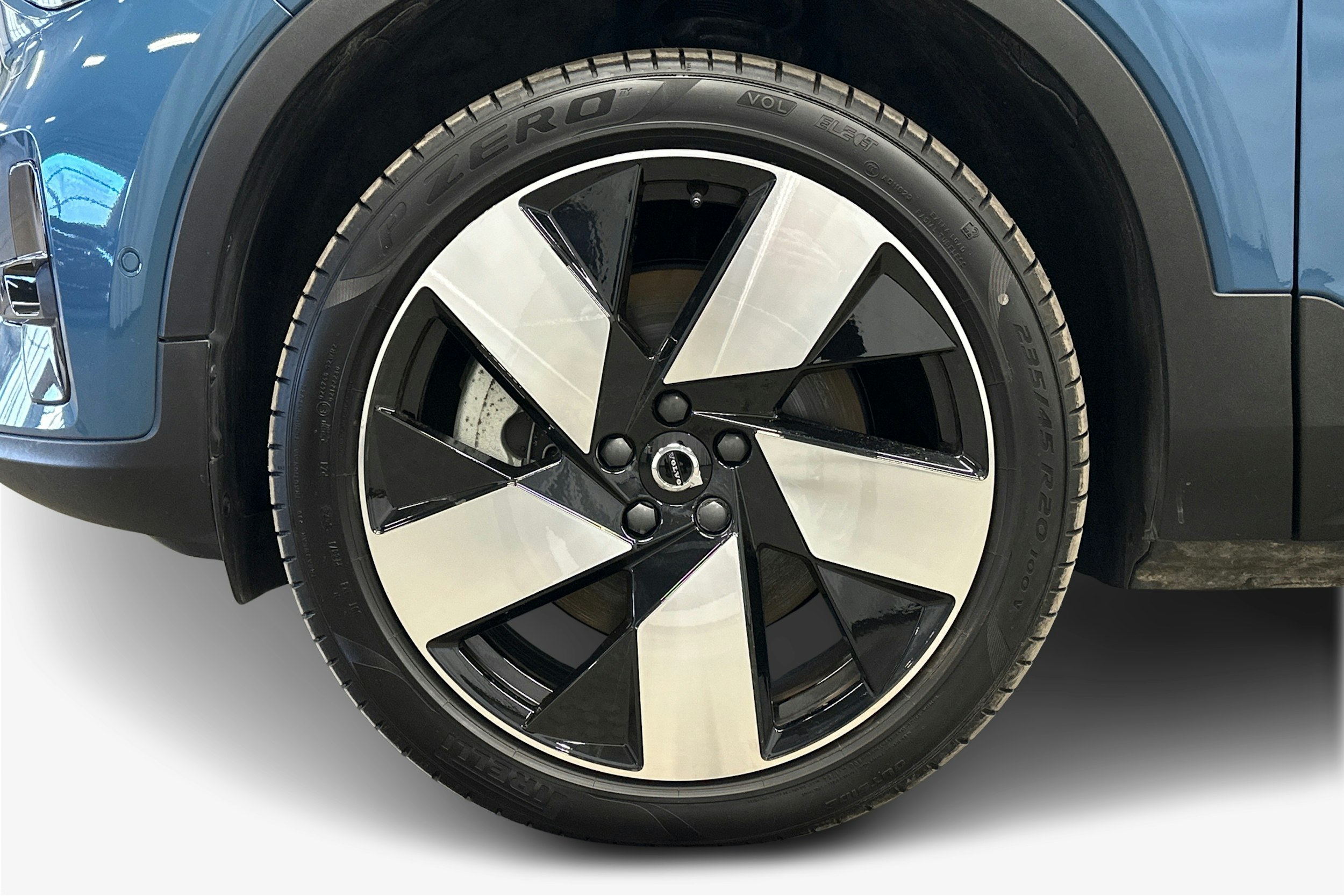 sininen Volvo EX40 2025 kuva 9.