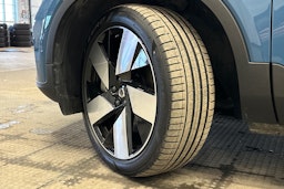 sininen Volvo EX40 2025 kuva 10.