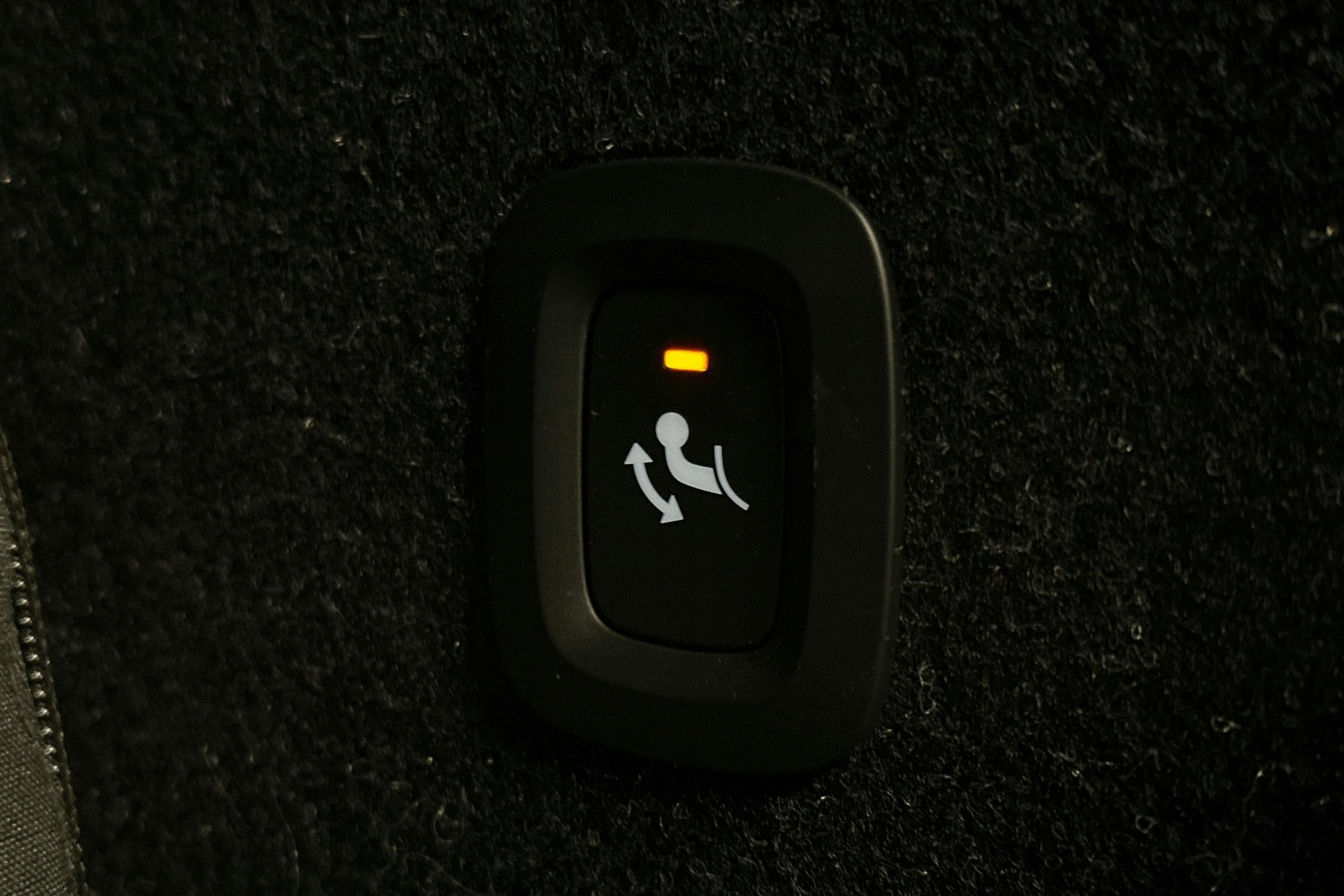 sininen Volvo EX40 2025 kuva 13.