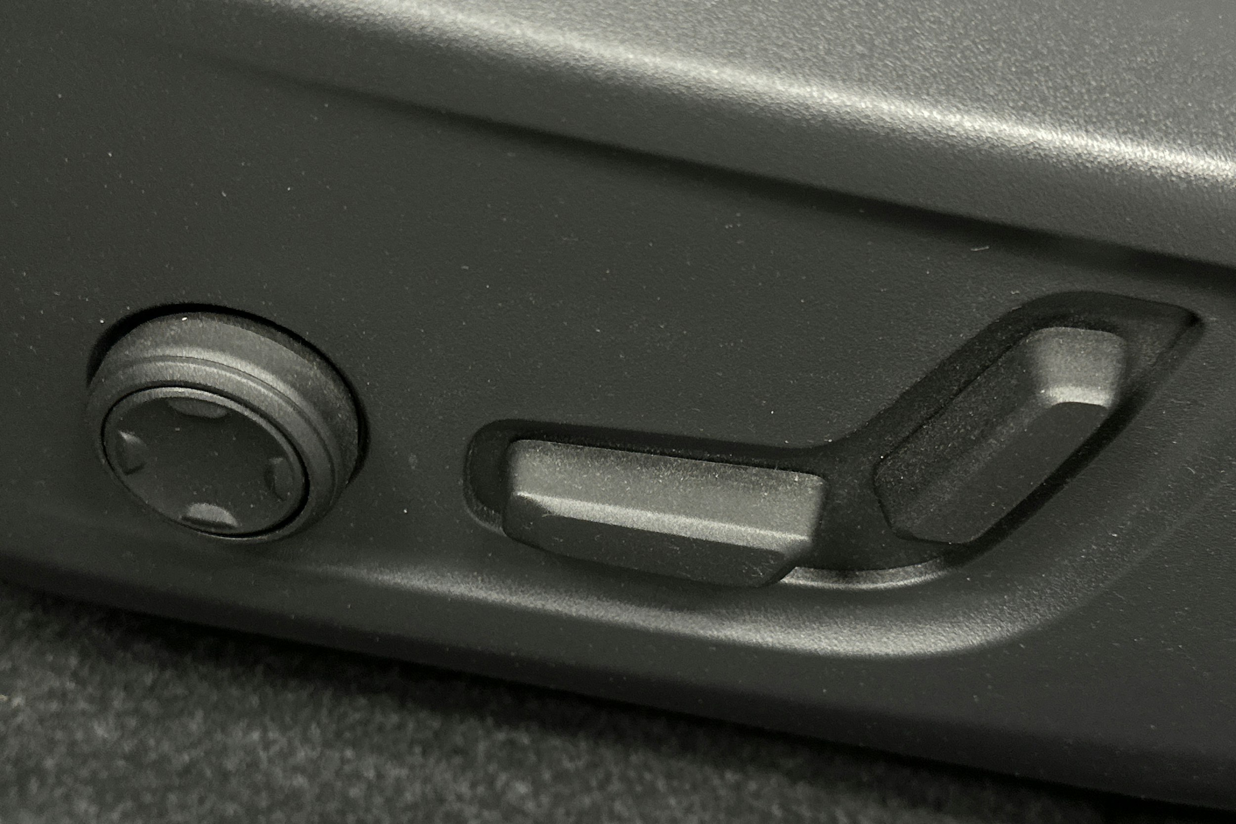 sininen Volvo EX40 2025 kuva 15.