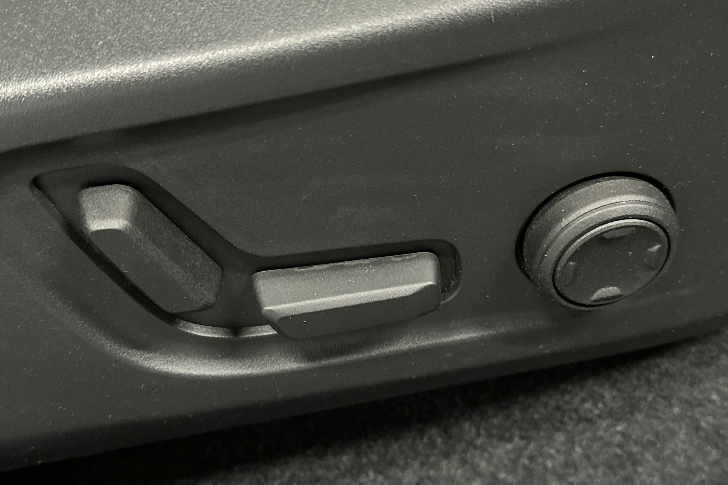 sininen Volvo EX40 2025 kuva 17.